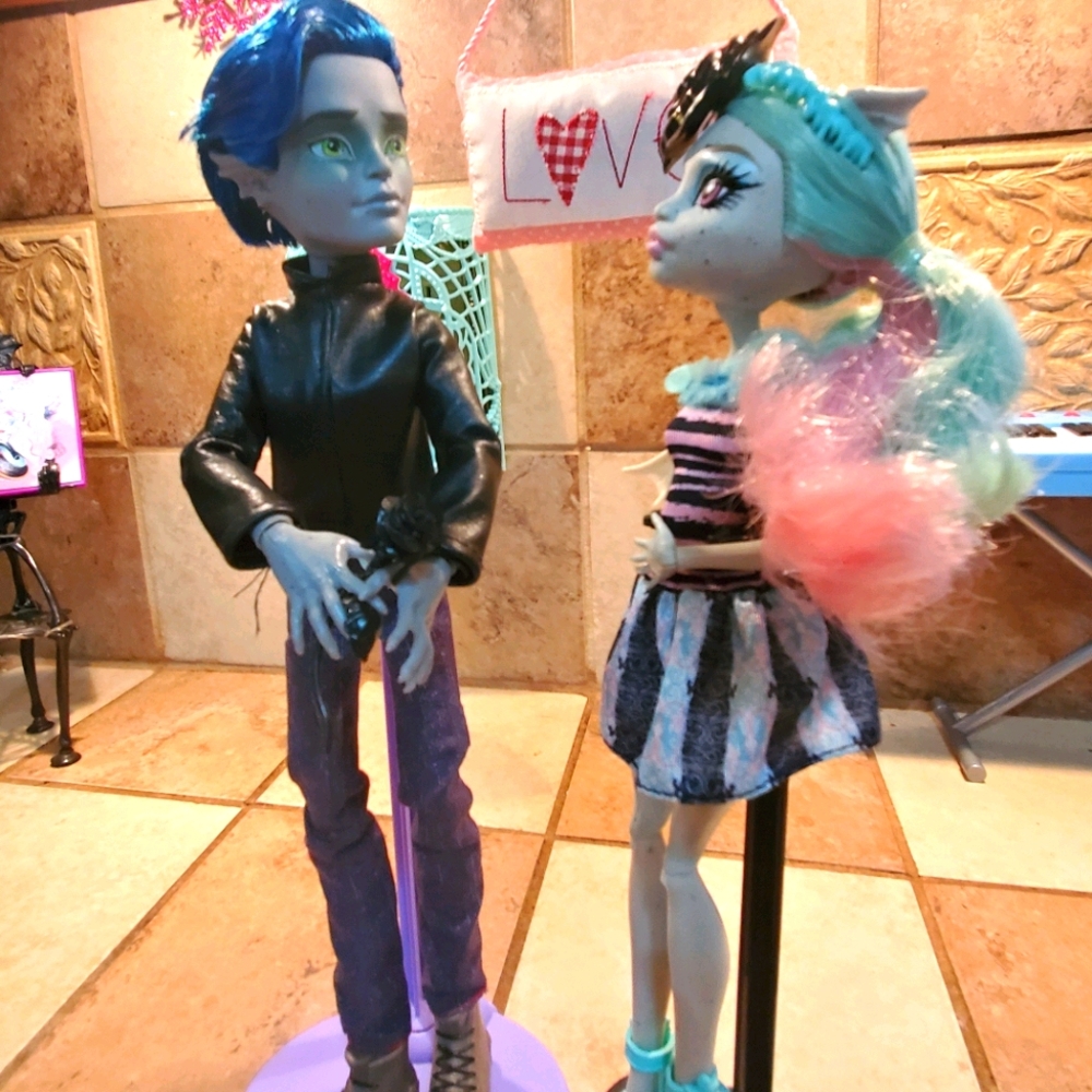 Rochelle Goyle and Garrot Du Roque.